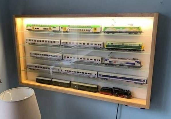 modele kolejowe kolekcja pociągów gablota na wymiar na zamówienie stolarz
